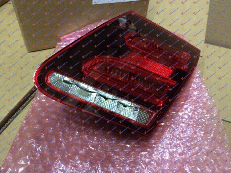 STOP LAMPA UNUTRASNJA CELA LED (CRNO KUCISTE) (ULO)